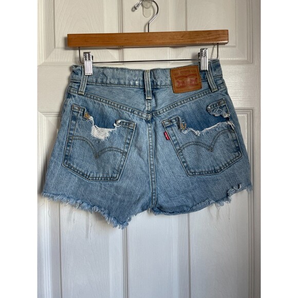 Levi's Premium Denim 100% Cotton Wedgie Shorts Snooze You Loose Distressed 26 - Picture 3 of 9